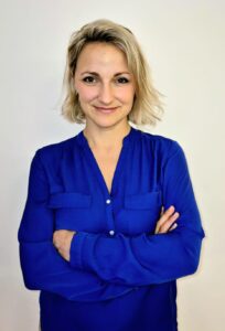 Tamara, strahlt nach einer erfolgreichen Coaching-Session mit Dania Rappl.