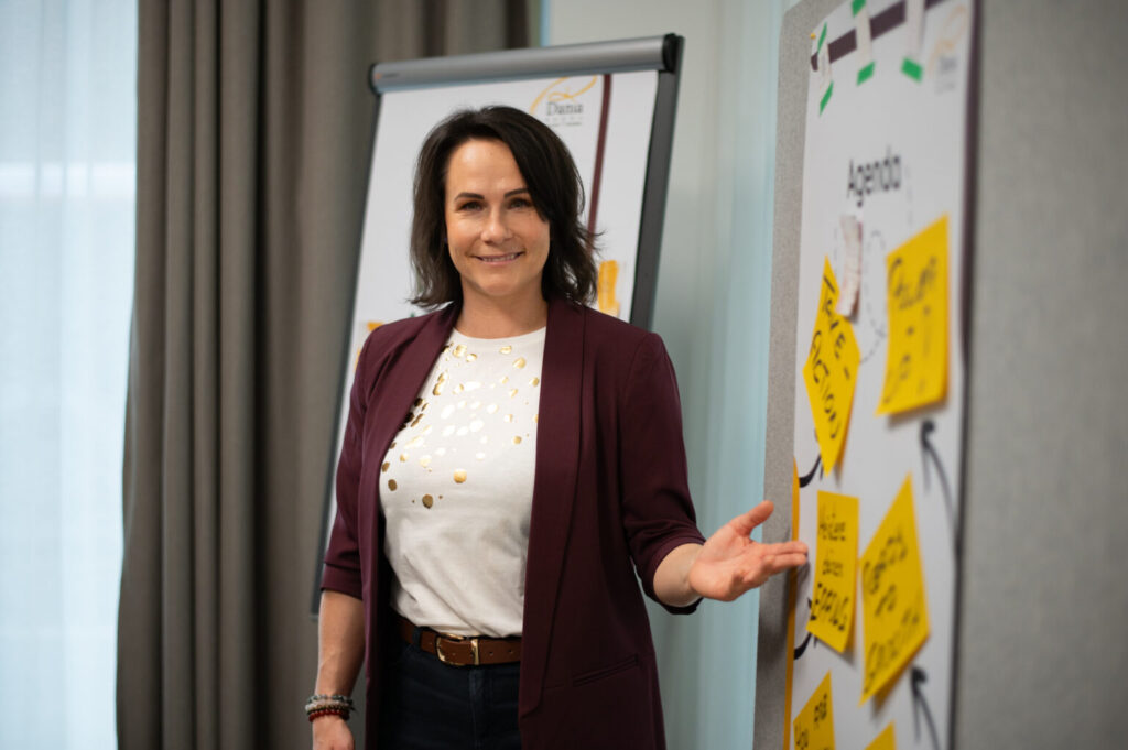 Lehrlinge in einem interaktiven Workshop zur Persönlichkeitsentwicklung – Förderung von Selbstvertrauen, Motivation und Eigenverantwortung.